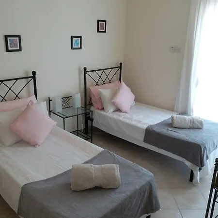 Peake's Retreats, Forest Golf And Beach * Кирения